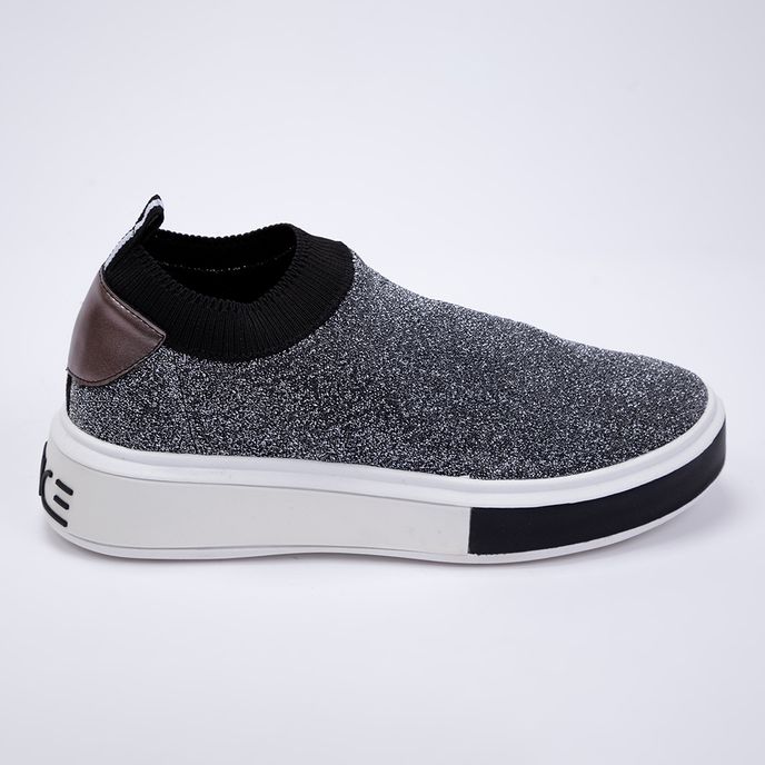 tenis com meia embutida