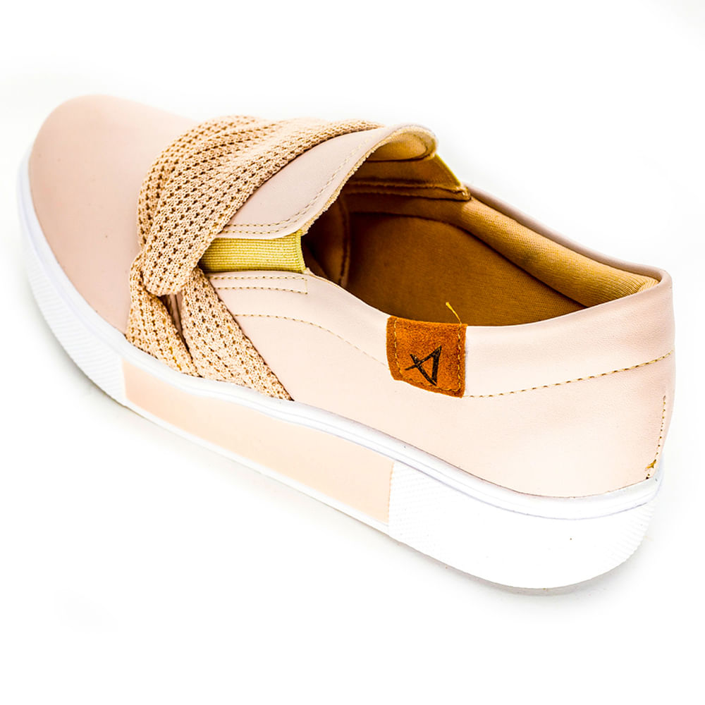 Tênis Feminino Slip On Detalhe Em Crochê - Nude