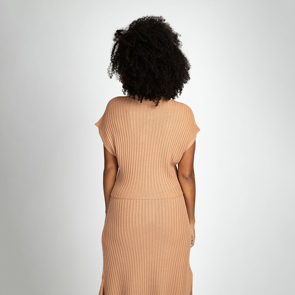 blusa nude gola alta