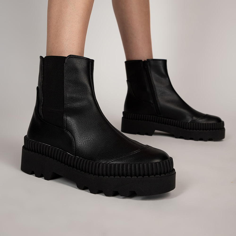 Ankle Boot Chelsea com Solado Chunk  Preto