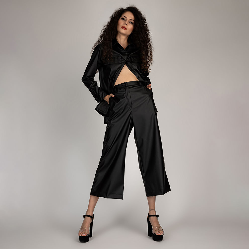 Camisa Alongada Couro  Preto