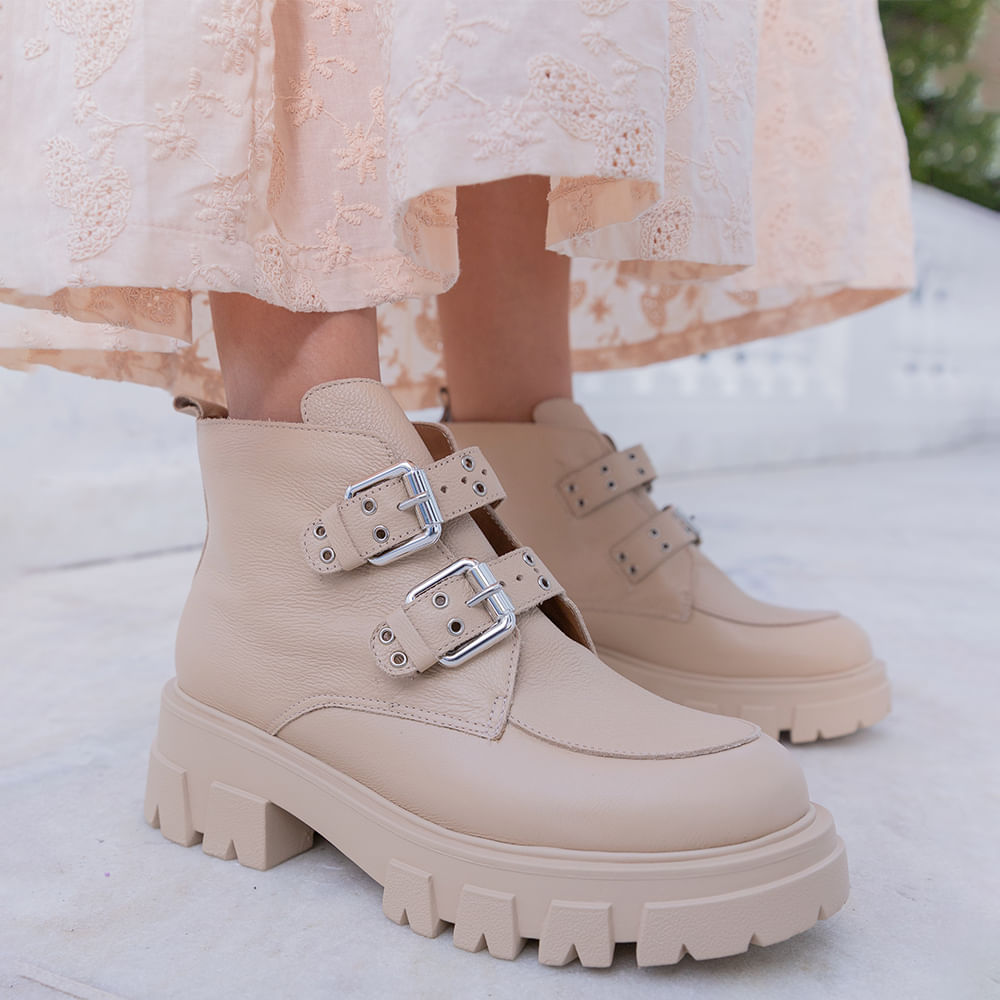 Coturno Couro Tratorada Fivelas Bistro